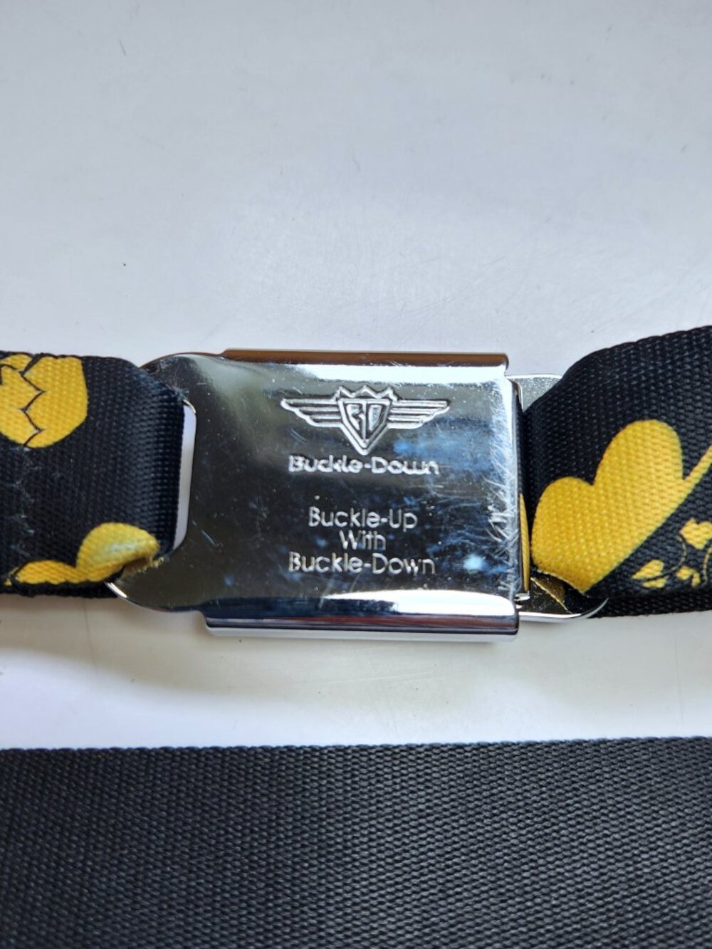 DC Comics Batman Seatbelt Buckle Belt Yellow Black Adjustable Superhero Belt - Picture 3 of 7